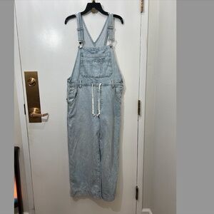 GAP Wide Leg Denim Overalls in Light Indigo Size Large Classic Bib Buckle Strap.